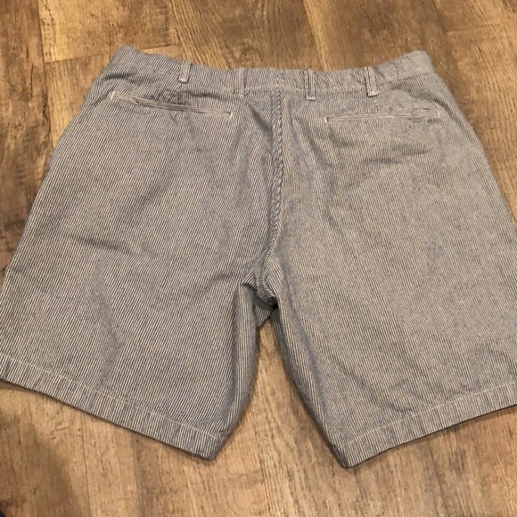 Gap Railroad Stripe 10” Shorts - Picture 5 of 9